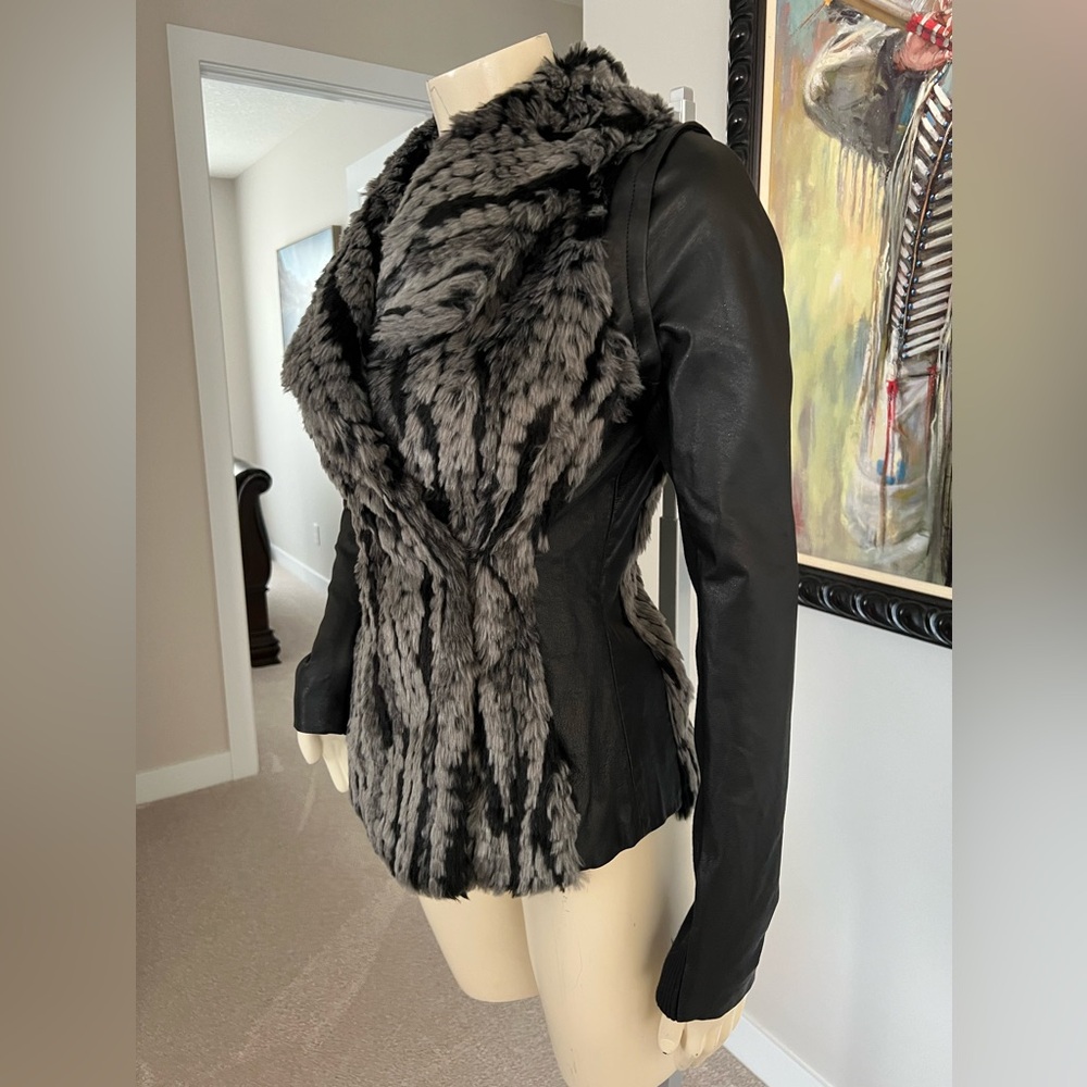 Danier 2-in-1 Genuine Leather Jacket / Faux Fur Vest — Size XXS - Picture 5 of 15